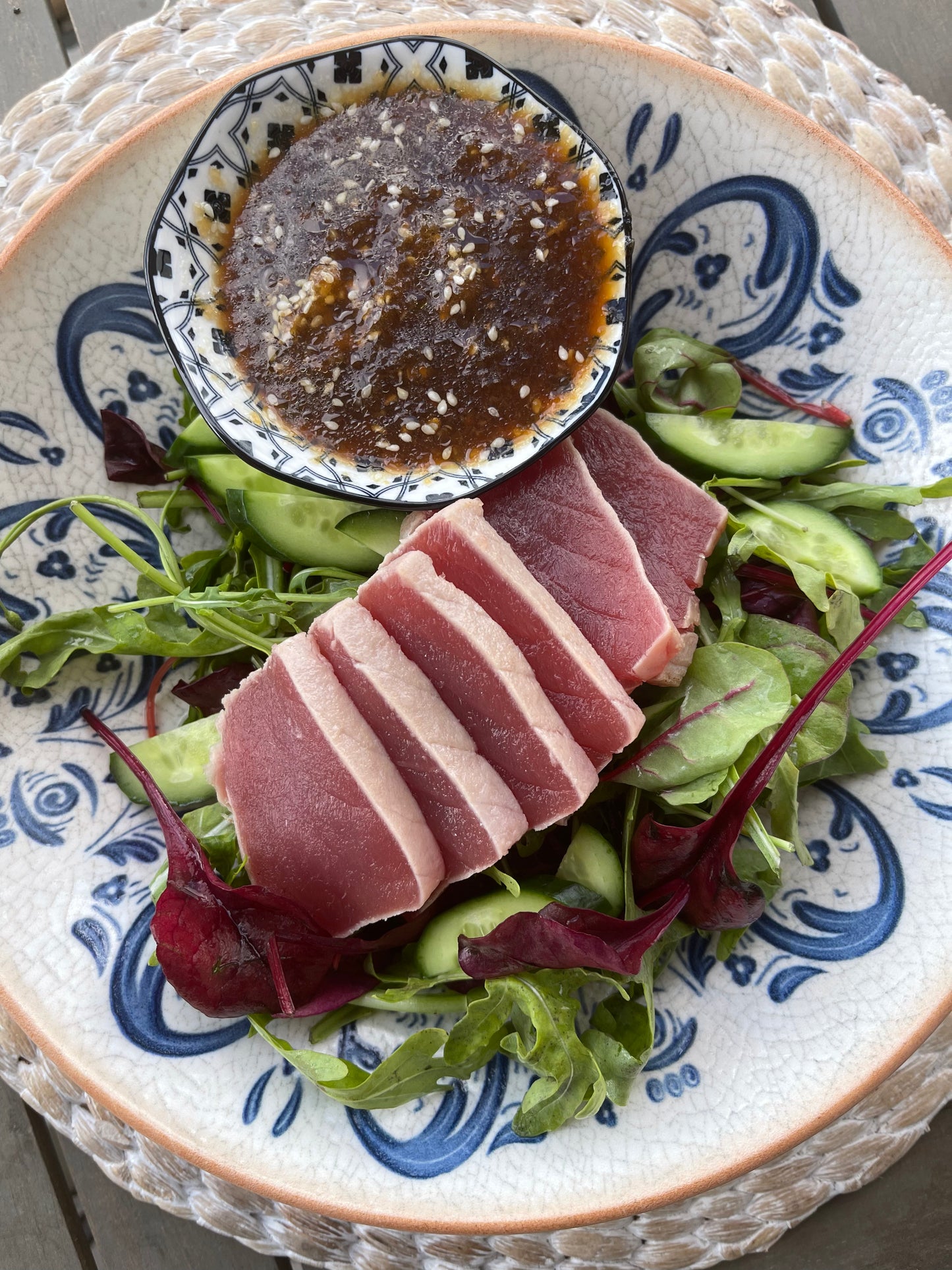 סלט טונה צרובה ברוטב וואפו