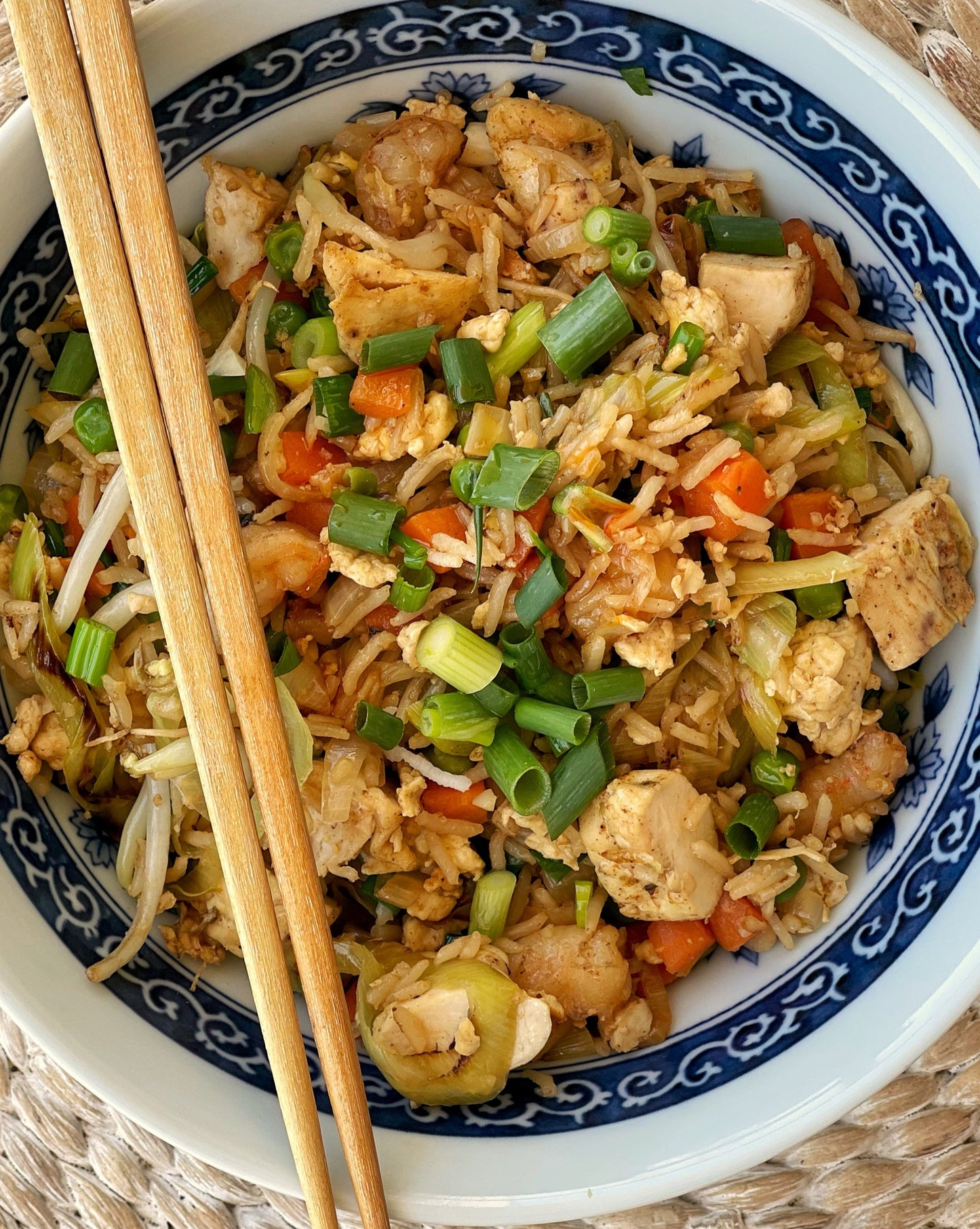 אורז מוקפץ עם עוף וירקות