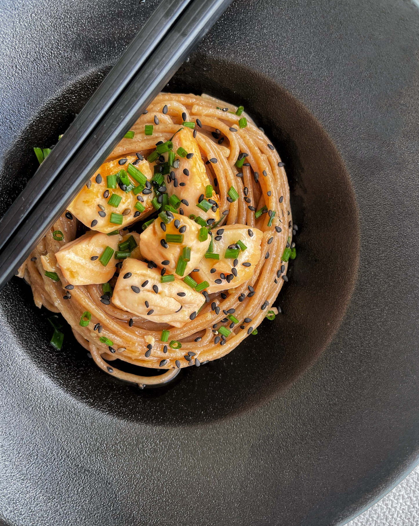 נודלס סלמון טריאקי