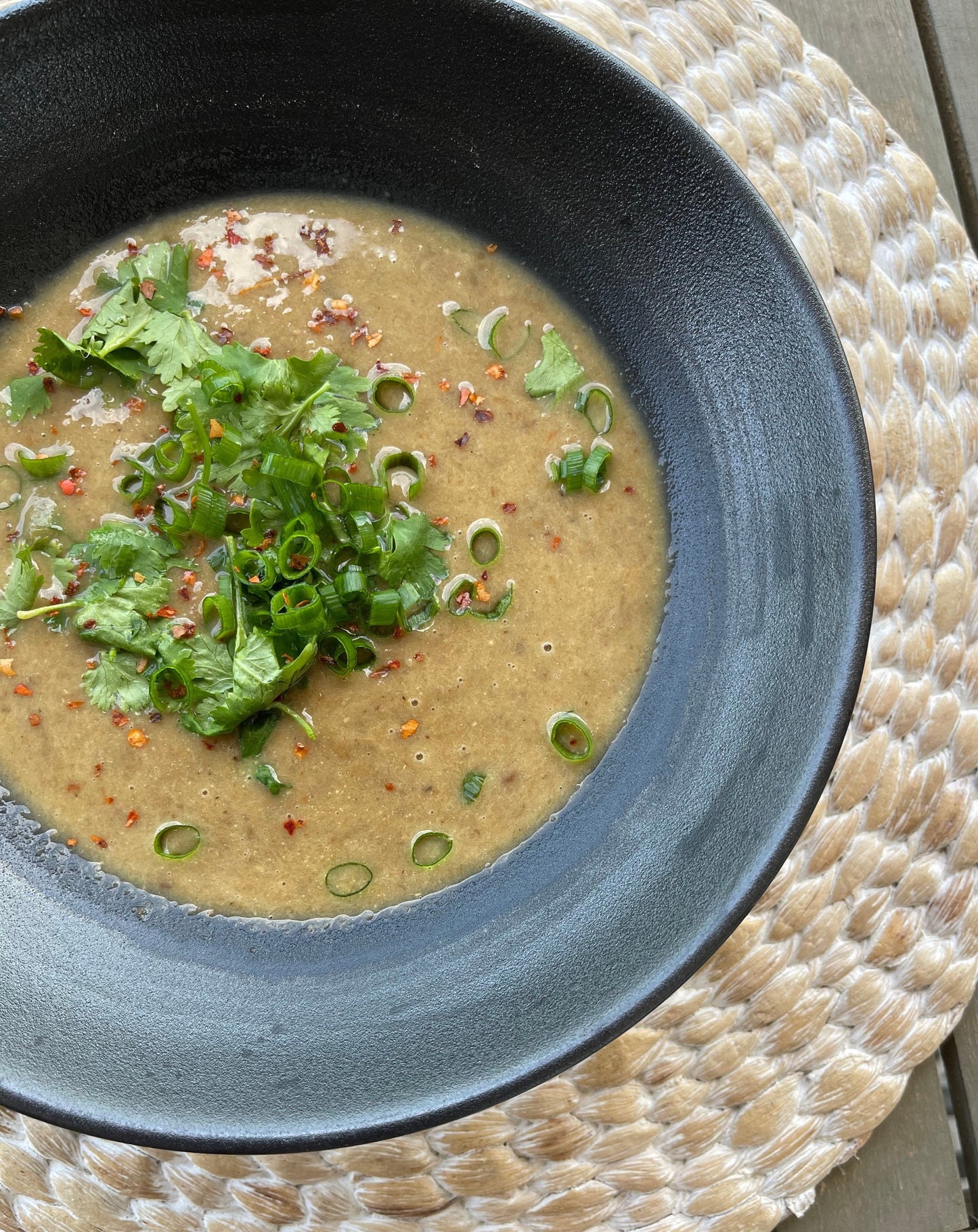 מרק עדשים הודי עם קרם קוקוס