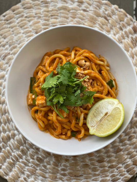 נודלס קארי אדום וקרם קוקוס